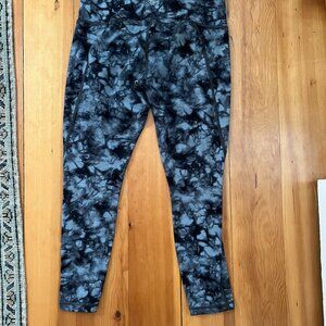 CLOSE OUT SALE: Athleta Gray & Black Pattern Exercise Pants - Size Medium